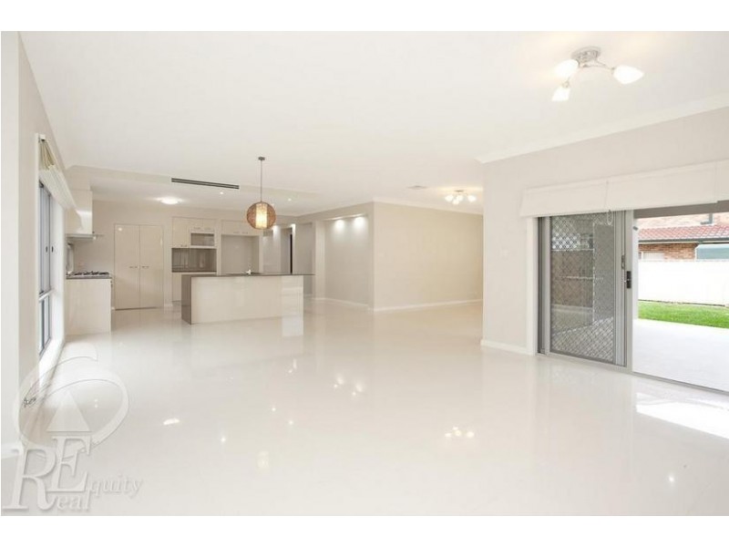 14 Shoreham Crescent, Chipping Norton NSW 2170