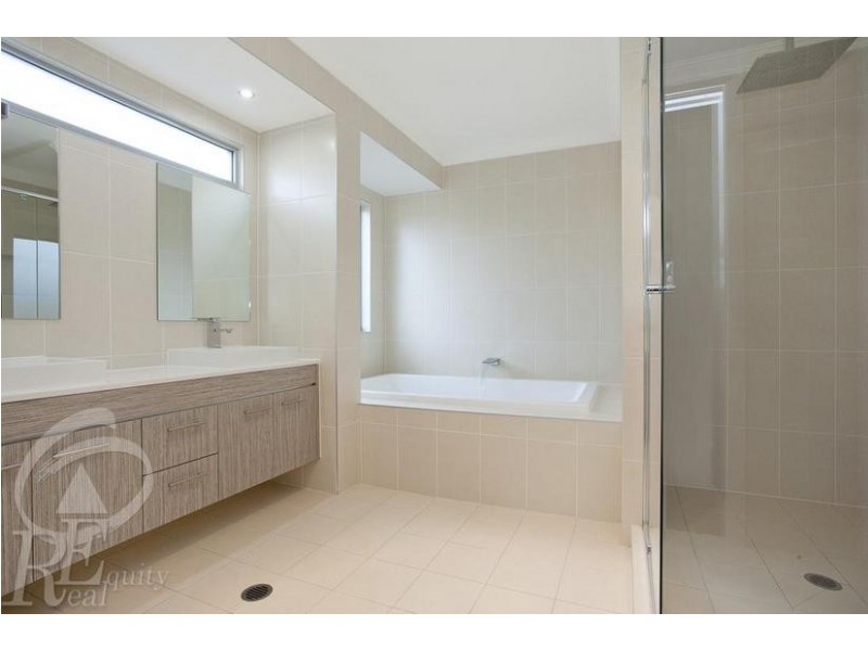 14 Shoreham Crescent, Chipping Norton NSW 2170