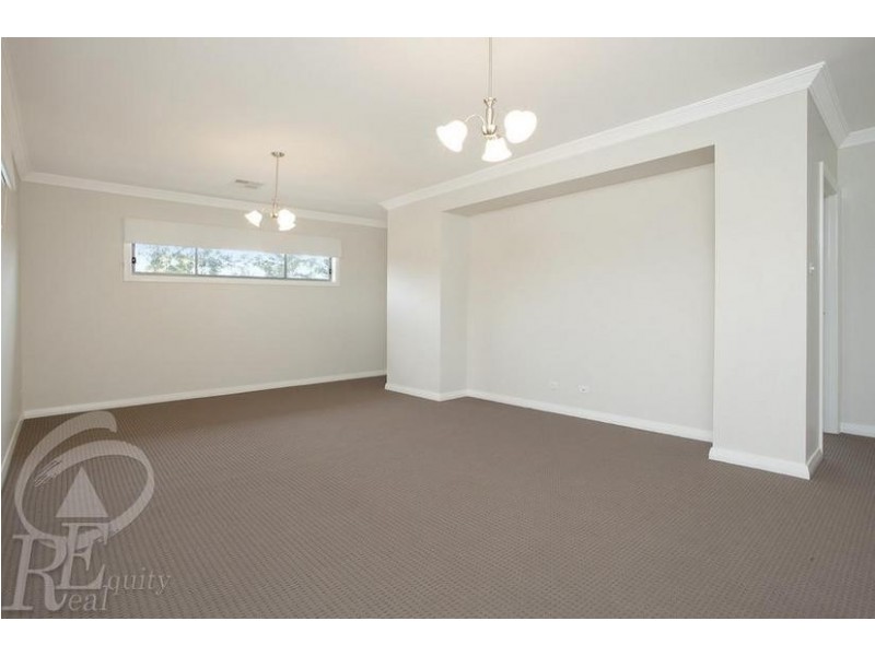 14 Shoreham Crescent, Chipping Norton NSW 2170