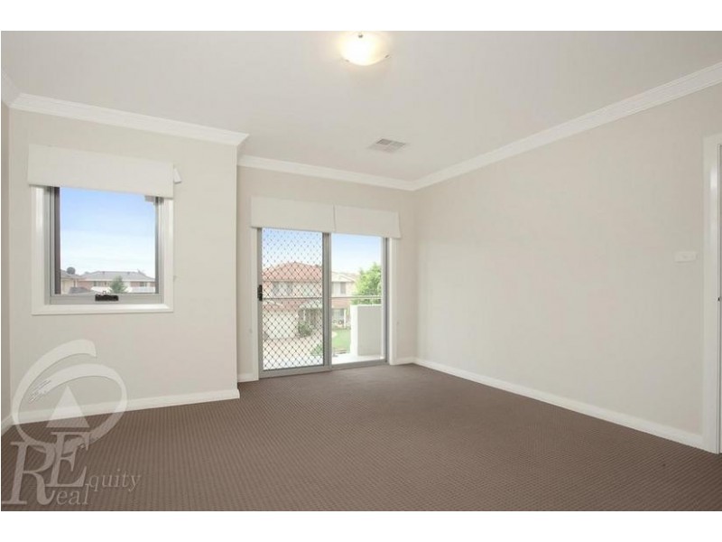 14 Shoreham Crescent, Chipping Norton NSW 2170