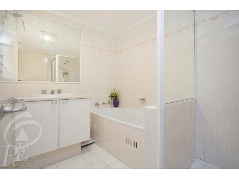 23/4 Mead Drive, Chipping Norton NSW 2170