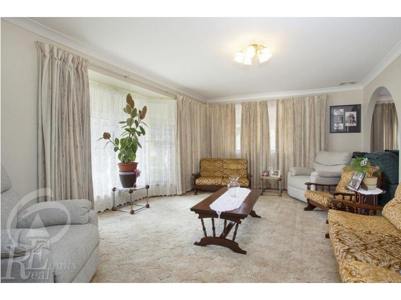 4 Haddenham Street, Chipping Norton NSW 2170