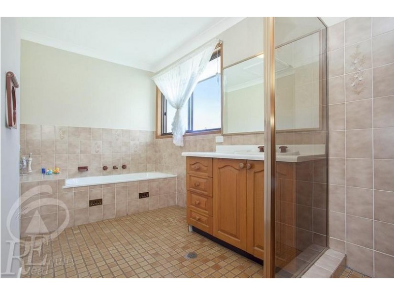 4 Haddenham Street, Chipping Norton NSW 2170