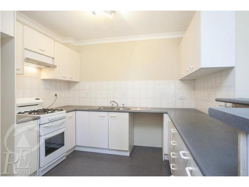 4/12 Frank Oliveri Drive, Chipping Norton NSW 2170