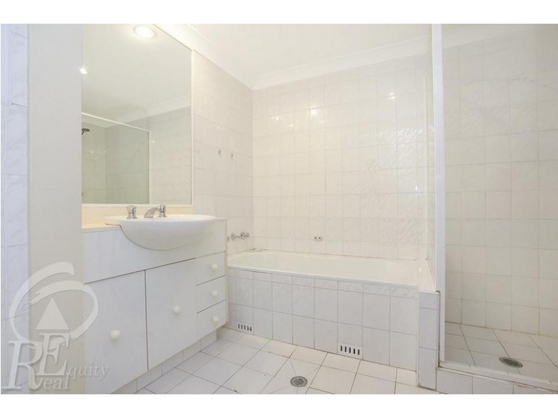 4/12 Frank Oliveri Drive, Chipping Norton NSW 2170