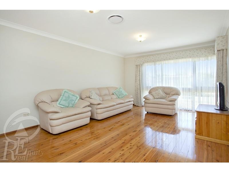 4 Bungarra Crescent, Chipping Norton NSW 2170