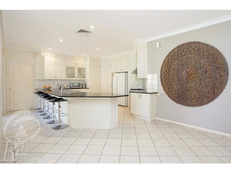 15 Shoreham Crescent, Chipping Norton NSW 2170