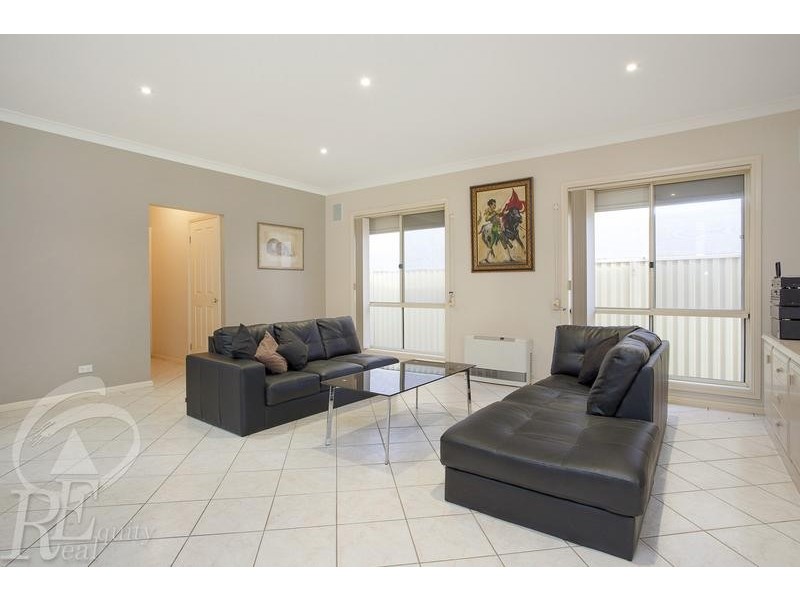 15 Shoreham Crescent, Chipping Norton NSW 2170