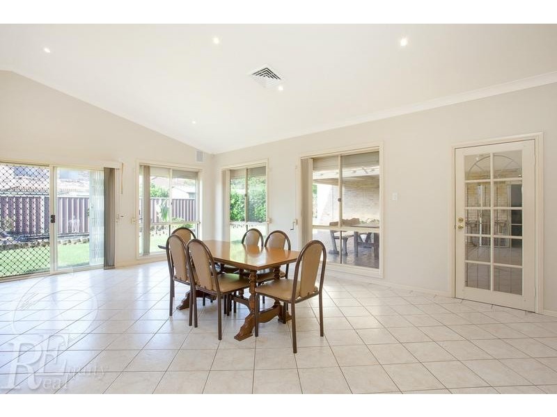 15 Shoreham Crescent, Chipping Norton NSW 2170