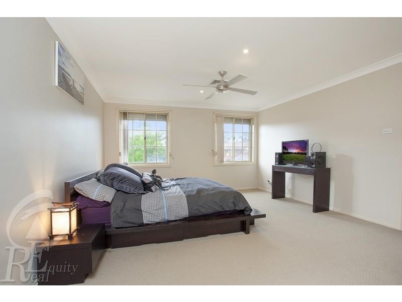 15 Shoreham Crescent, Chipping Norton NSW 2170