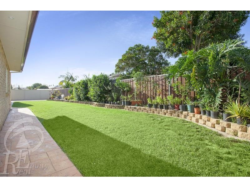 15 Shoreham Crescent, Chipping Norton NSW 2170