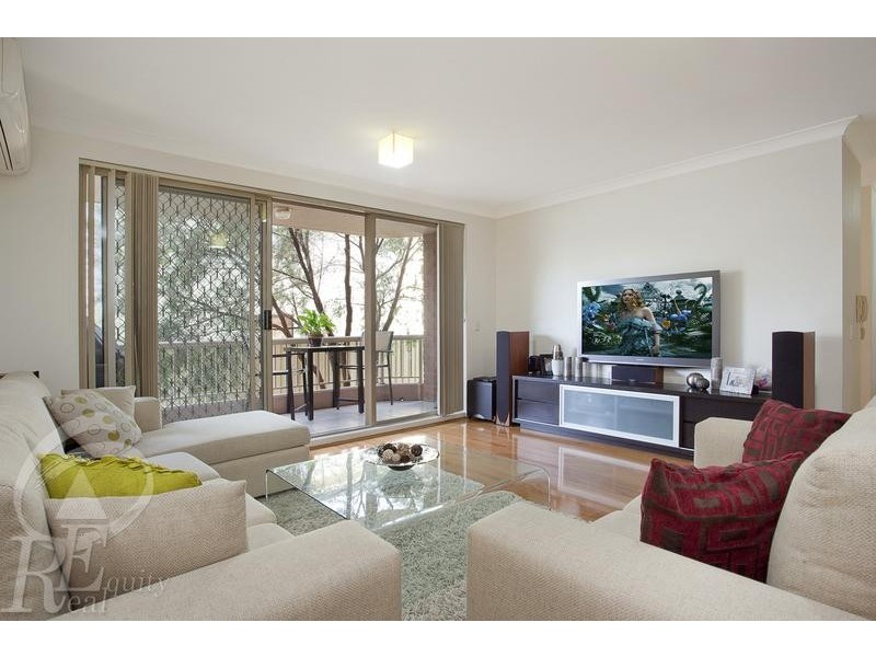 2/5 Mead Drive, Chipping Norton NSW 2170