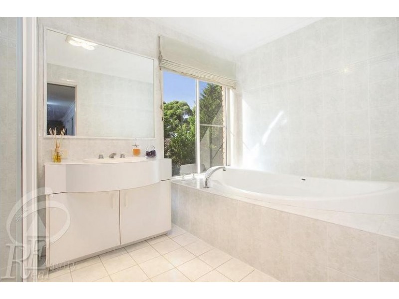 34 Yachtsman Drive, Chipping Norton NSW 2170