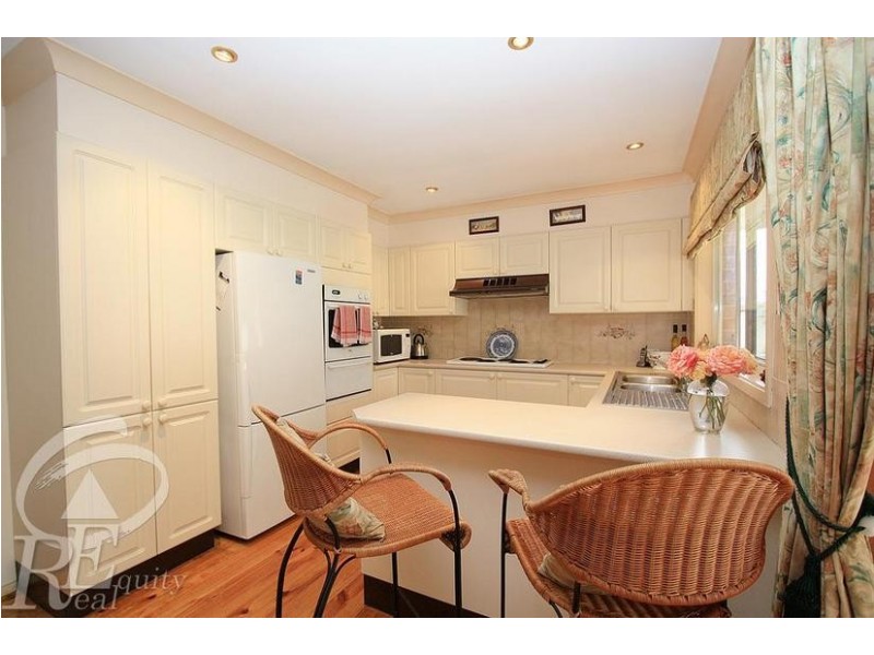 9 Buckingham Crescent, Chipping Norton NSW 2170