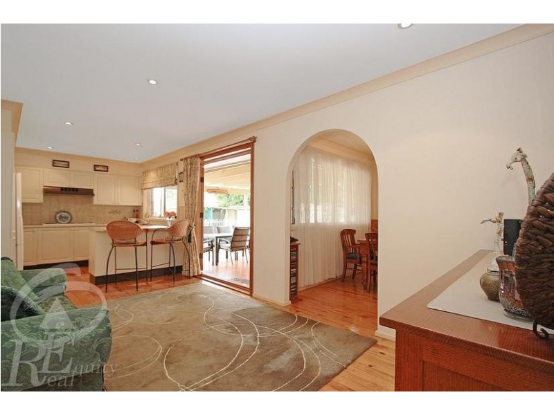 9 Buckingham Crescent, Chipping Norton NSW 2170