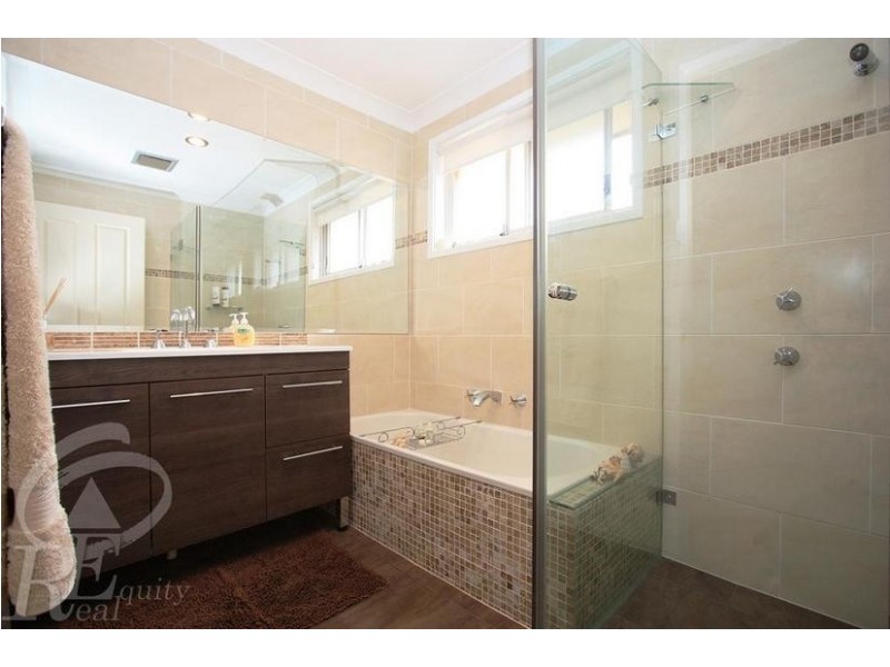 9 Buckingham Crescent, Chipping Norton NSW 2170