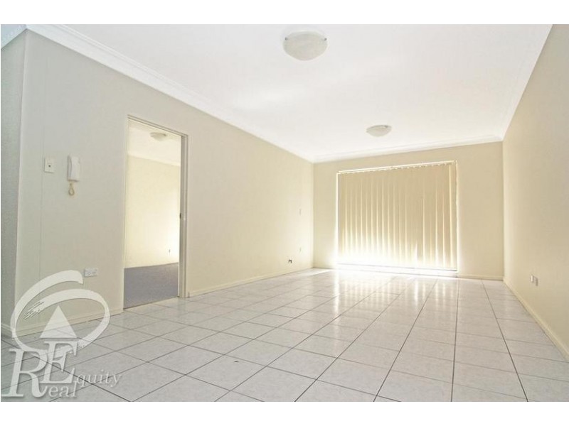 5/2 The Crescent, Fairfield NSW 2165