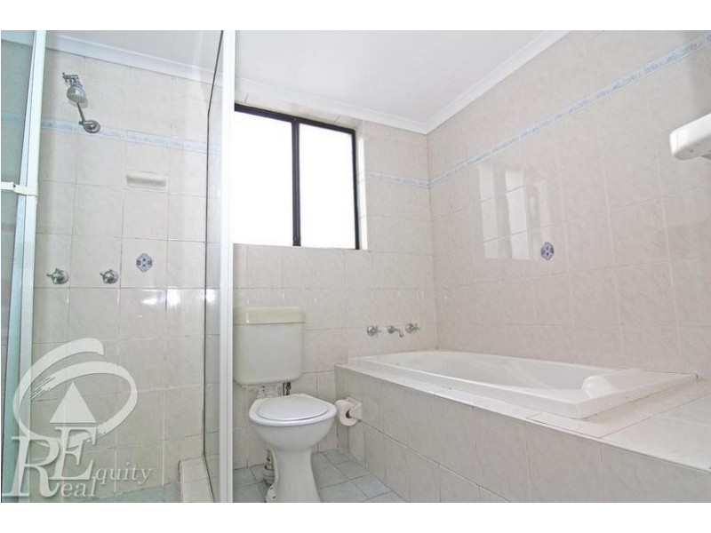 5/2 The Crescent, Fairfield NSW 2165