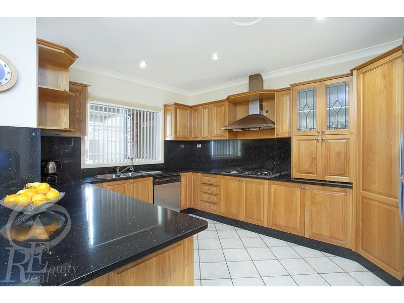 8 Clipper Close, Chipping Norton NSW 2170