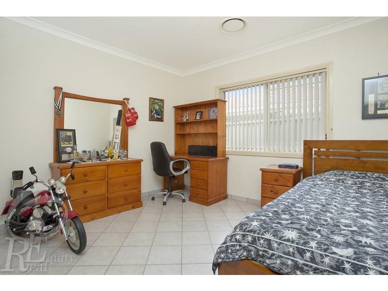 8 Clipper Close, Chipping Norton NSW 2170