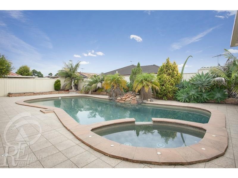 8 Clipper Close, Chipping Norton NSW 2170