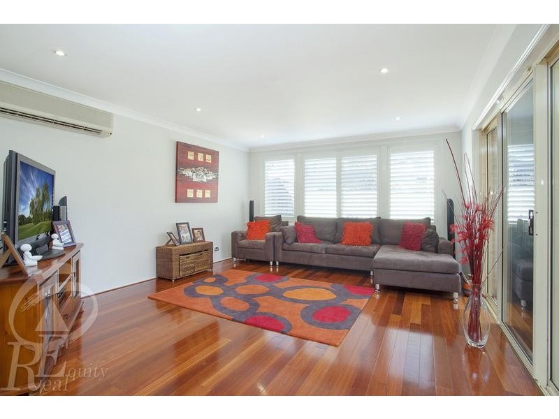 4 Valleyfield Court, Wattle Grove NSW 2173