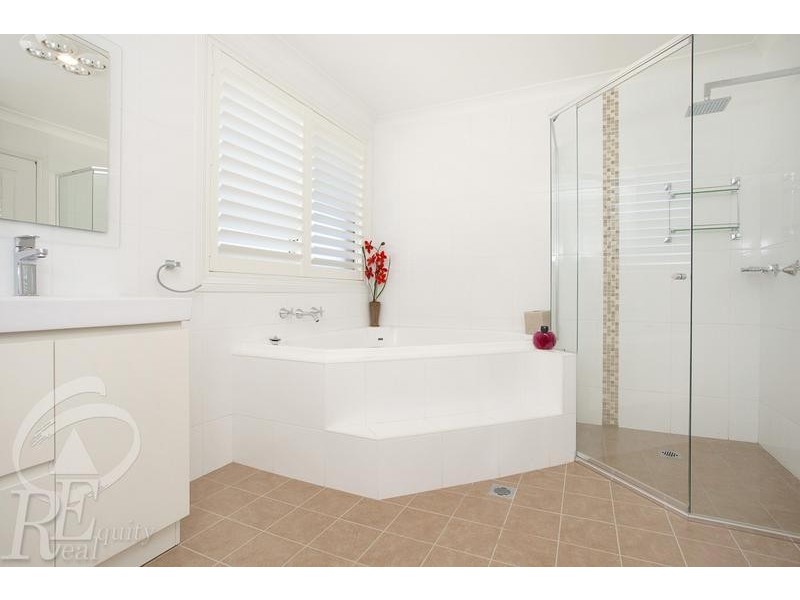 4 Valleyfield Court, Wattle Grove NSW 2173