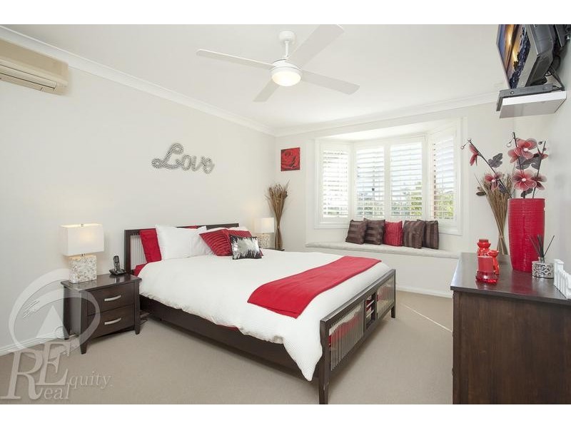 4 Valleyfield Court, Wattle Grove NSW 2173