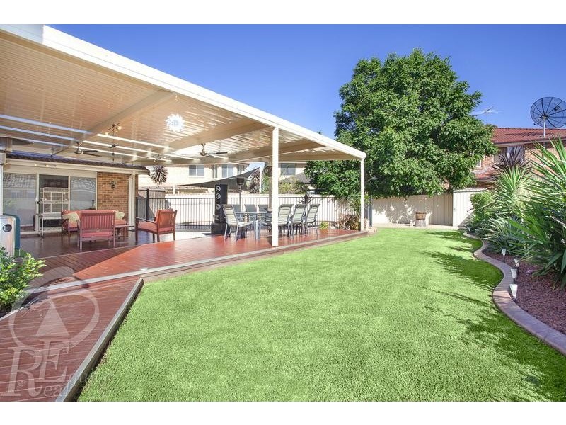 4 Valleyfield Court, Wattle Grove NSW 2173