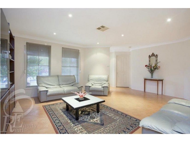 1 Shoreham Crescent, Chipping Norton NSW 2170