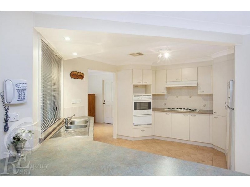 1 Shoreham Crescent, Chipping Norton NSW 2170