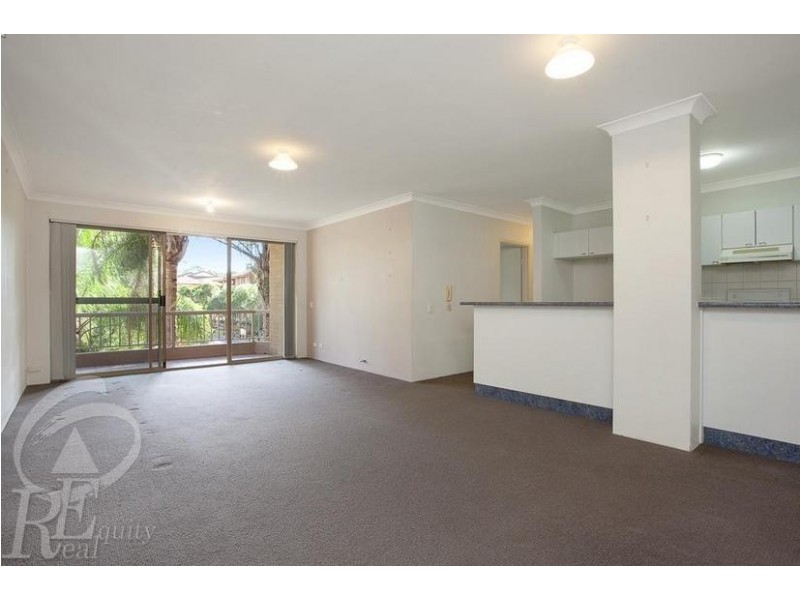 8/5 Mead Drive, Chipping Norton NSW 2170