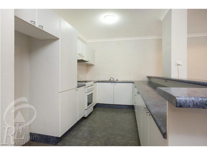 8/5 Mead Drive, Chipping Norton NSW 2170