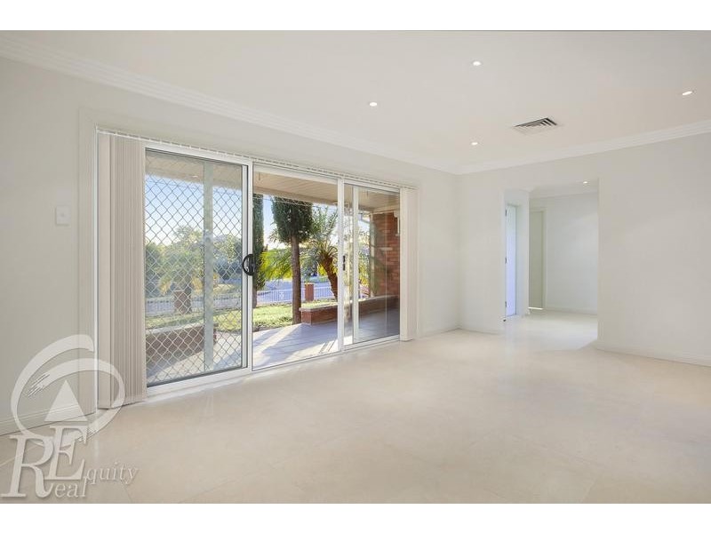 2 Woongarra Crescent, Chipping Norton NSW 2170