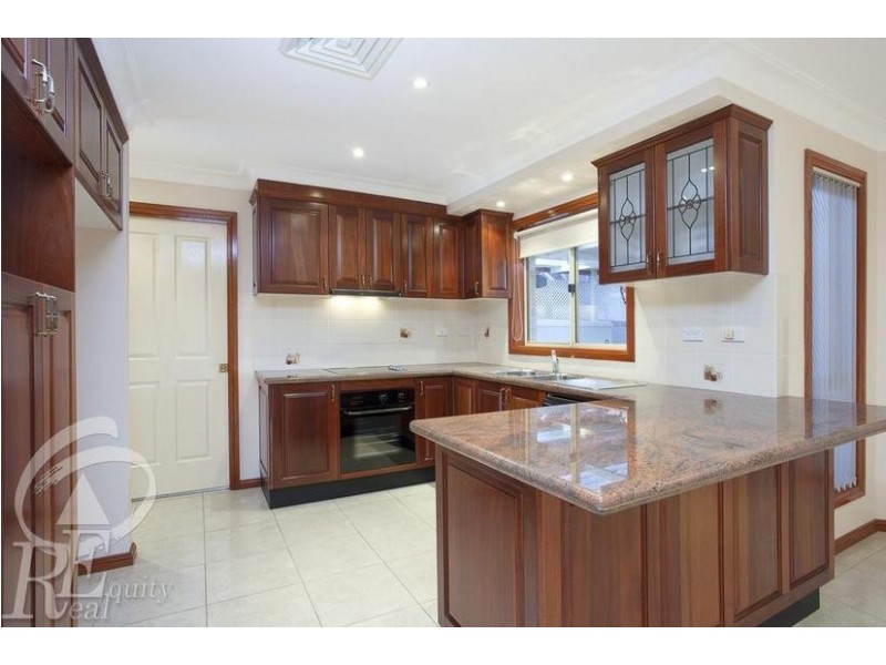 2 Aylsham Close, Chipping Norton NSW 2170