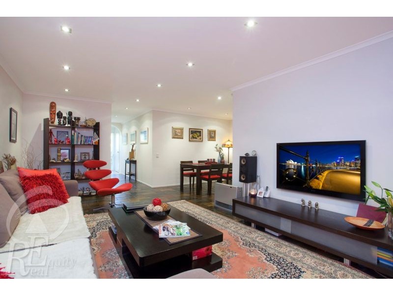 10 Frank Oliveri Drive, Chipping Norton NSW 2170