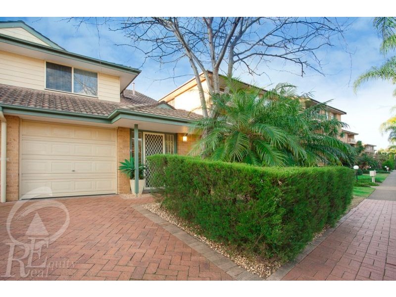 10 Frank Oliveri Drive, Chipping Norton NSW 2170