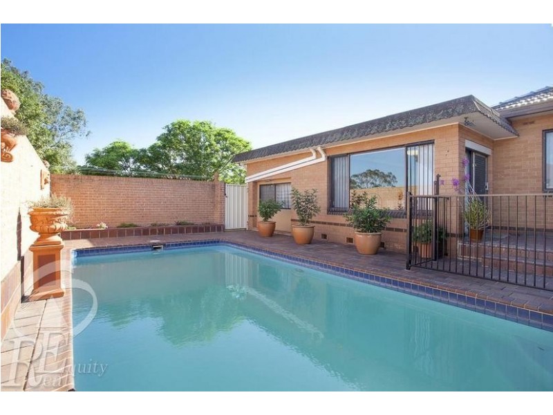 37 Ikara Crescent, Moorebank NSW 2170