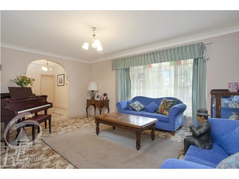 8 Brixham Place, Chipping Norton NSW 2170