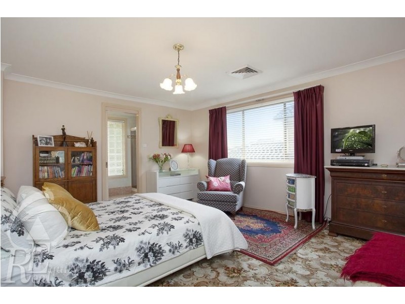 8 Brixham Place, Chipping Norton NSW 2170