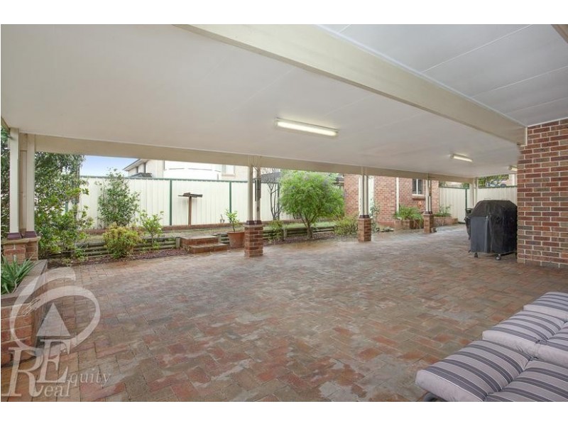 8 Brixham Place, Chipping Norton NSW 2170