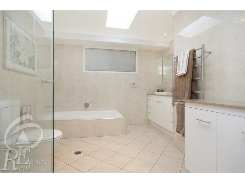 8 Sodbury Street, Chipping Norton NSW 2170