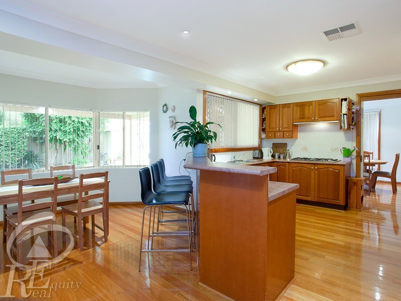 4 Rexham Place, Chipping Norton NSW 2170