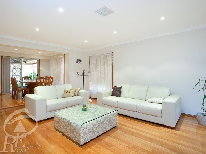 4 Rexham Place, Chipping Norton NSW 2170