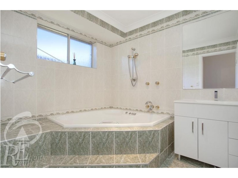 25 Bangalla Avenue, Chipping Norton NSW 2170