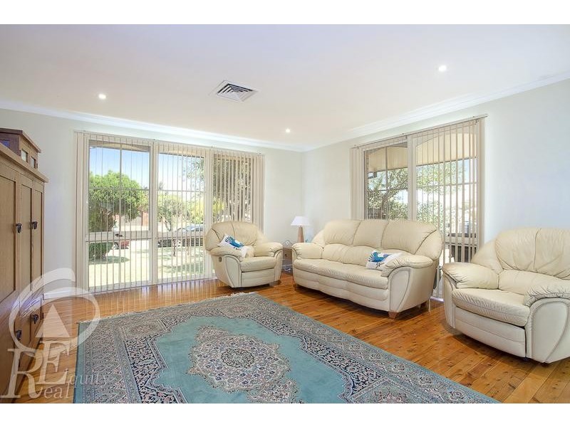 19 Magree Crescent, Chipping Norton NSW 2170