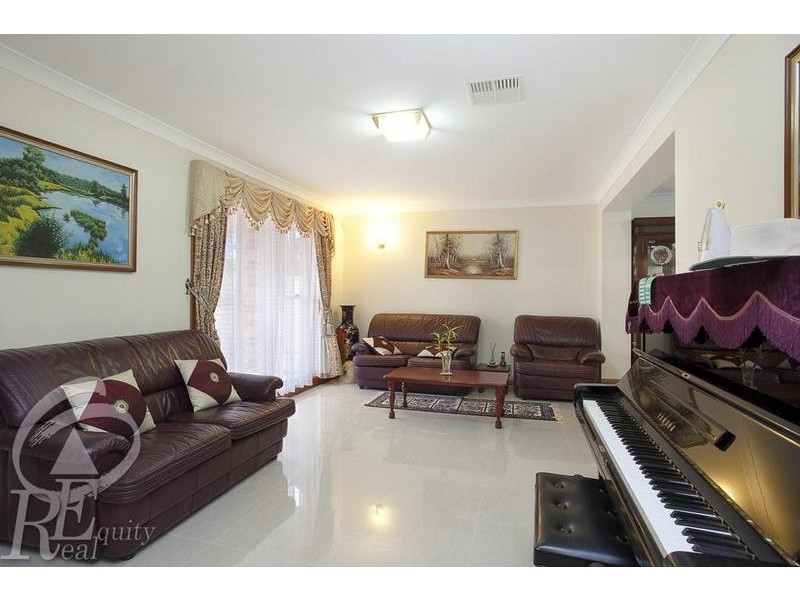 32 Chesham Place, Chipping Norton NSW 2170