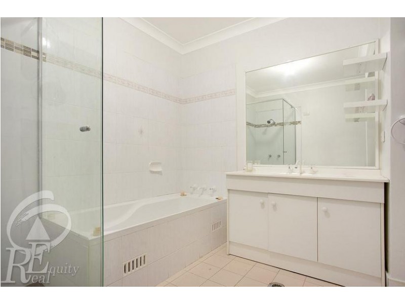 9/6 Mead Drive, Chipping Norton NSW 2170