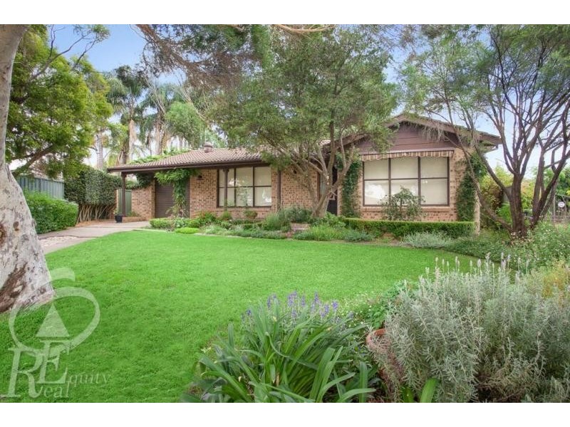 15 Nigel Place, Macquarie Fields NSW 2564