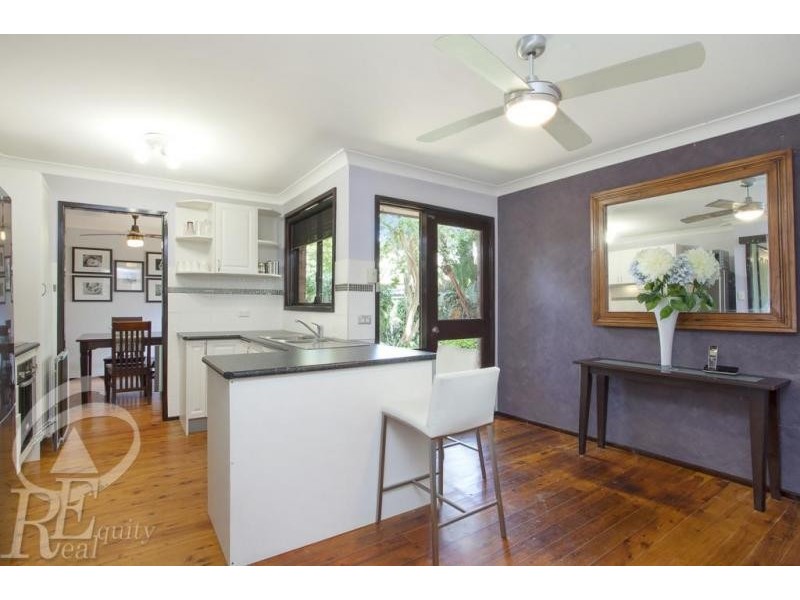 15 Nigel Place, Macquarie Fields NSW 2564